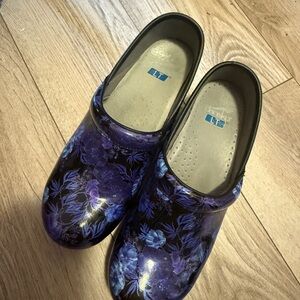 Floral Patterned Clogs